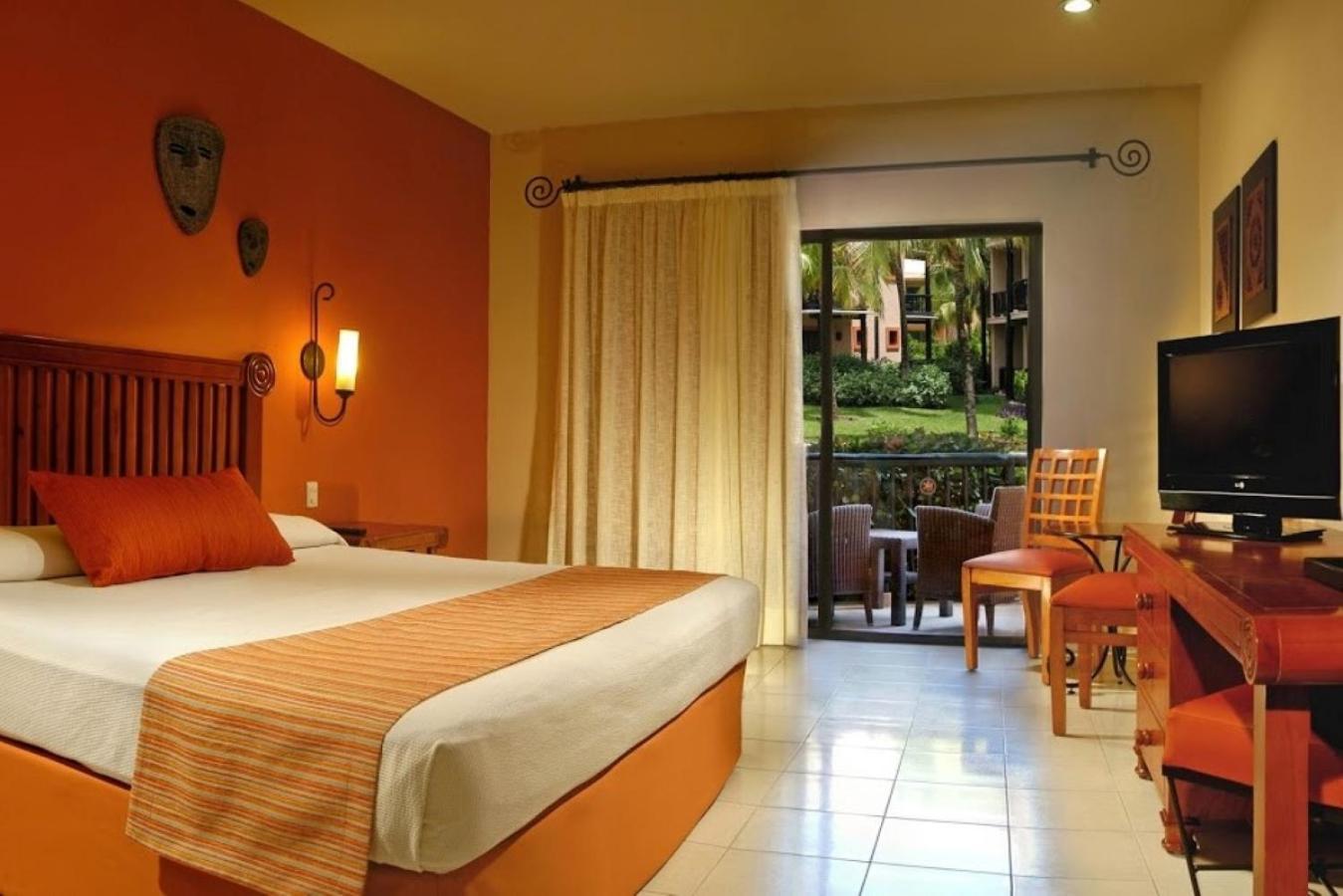 Catalonia Riviera Maya Resort&Spa - Все включено Пуэрто-Авентурас Номер фото A room at Iberostar Grand Hotel Bávaro
